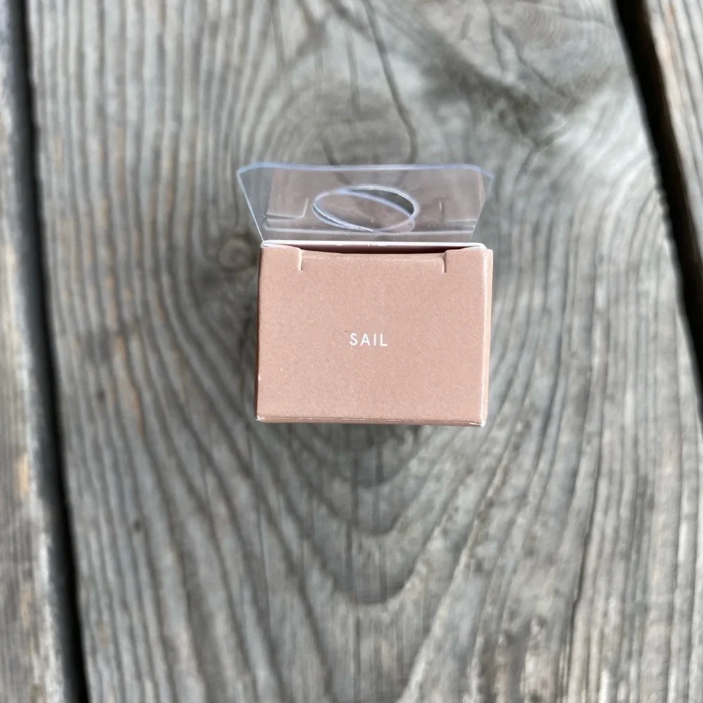 Glossier Cloud Paint in Sail Soft Peach